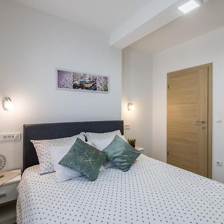 Apart Sa Terasom 250M Od Plaze,Parking,Wi Fi,Rostilj Trogir Eksteriør bilde