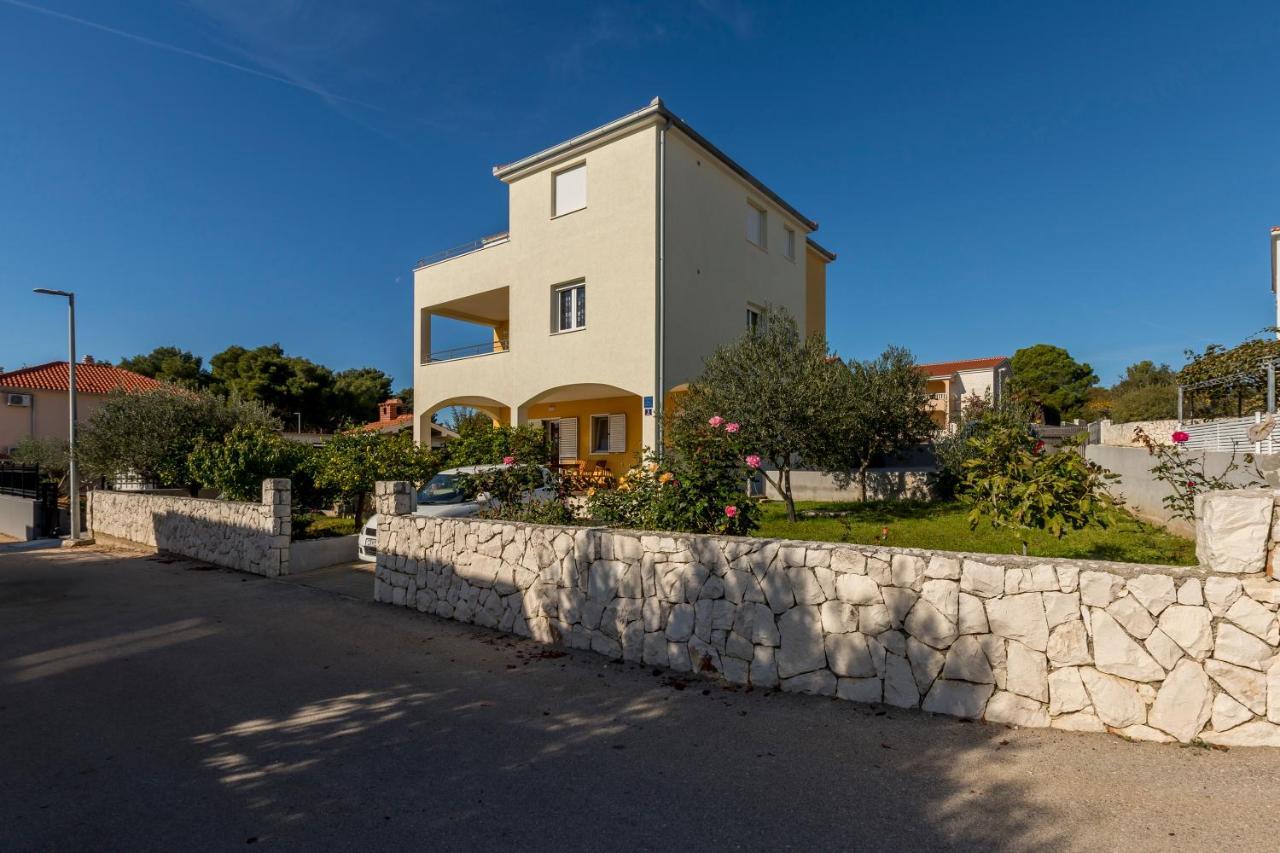 Apart Sa Terasom 250M Od Plaze,Parking,Wi Fi,Rostilj Trogir Eksteriør bilde