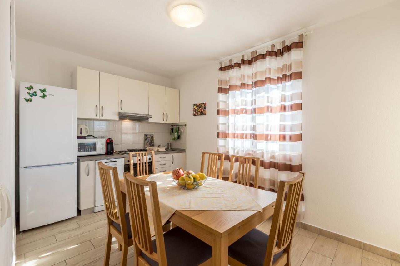 Apart Sa Terasom 250M Od Plaze,Parking,Wi Fi,Rostilj Trogir Eksteriør bilde