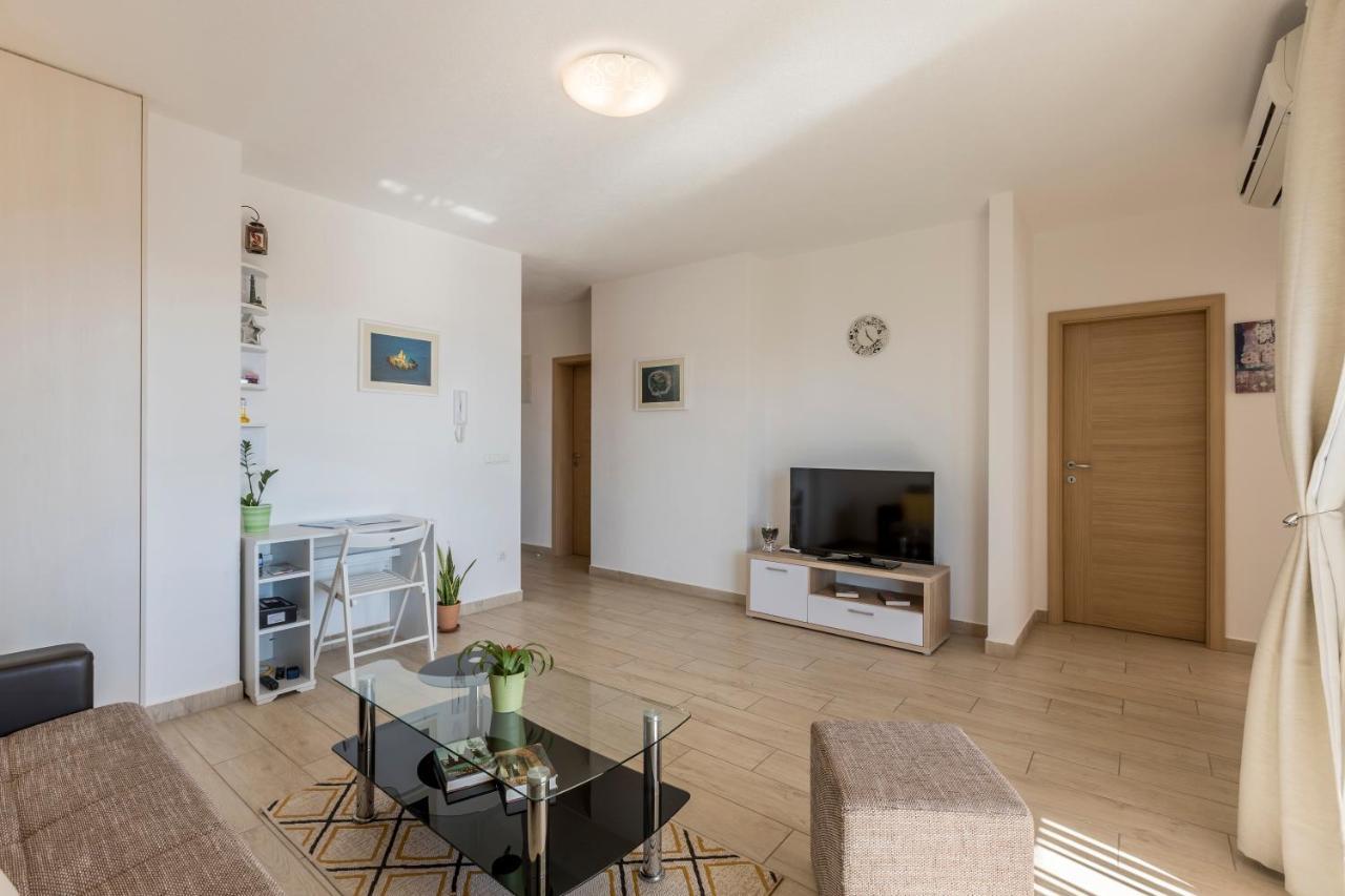 Apart Sa Terasom 250M Od Plaze,Parking,Wi Fi,Rostilj Trogir Eksteriør bilde