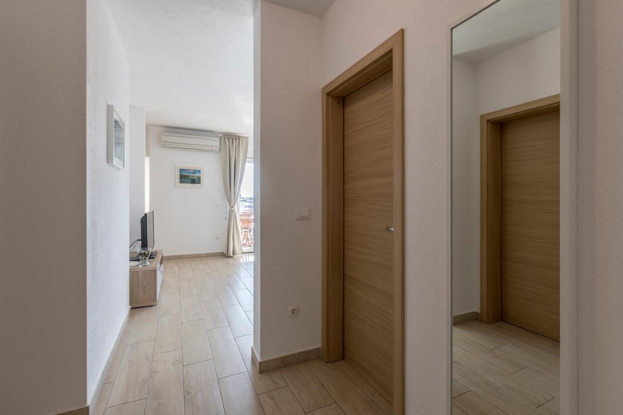 Apart Sa Terasom 250M Od Plaze,Parking,Wi Fi,Rostilj Trogir Eksteriør bilde