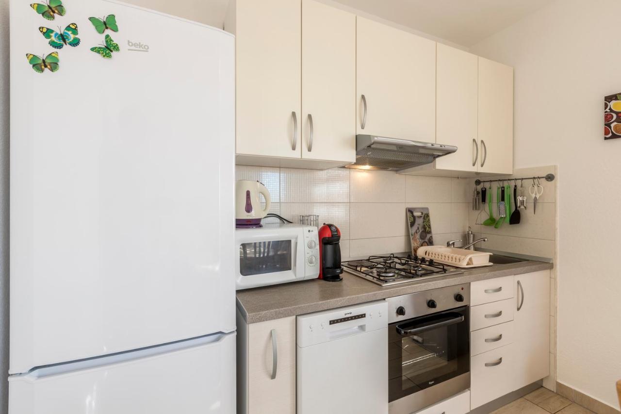 Apart Sa Terasom 250M Od Plaze,Parking,Wi Fi,Rostilj Trogir Eksteriør bilde