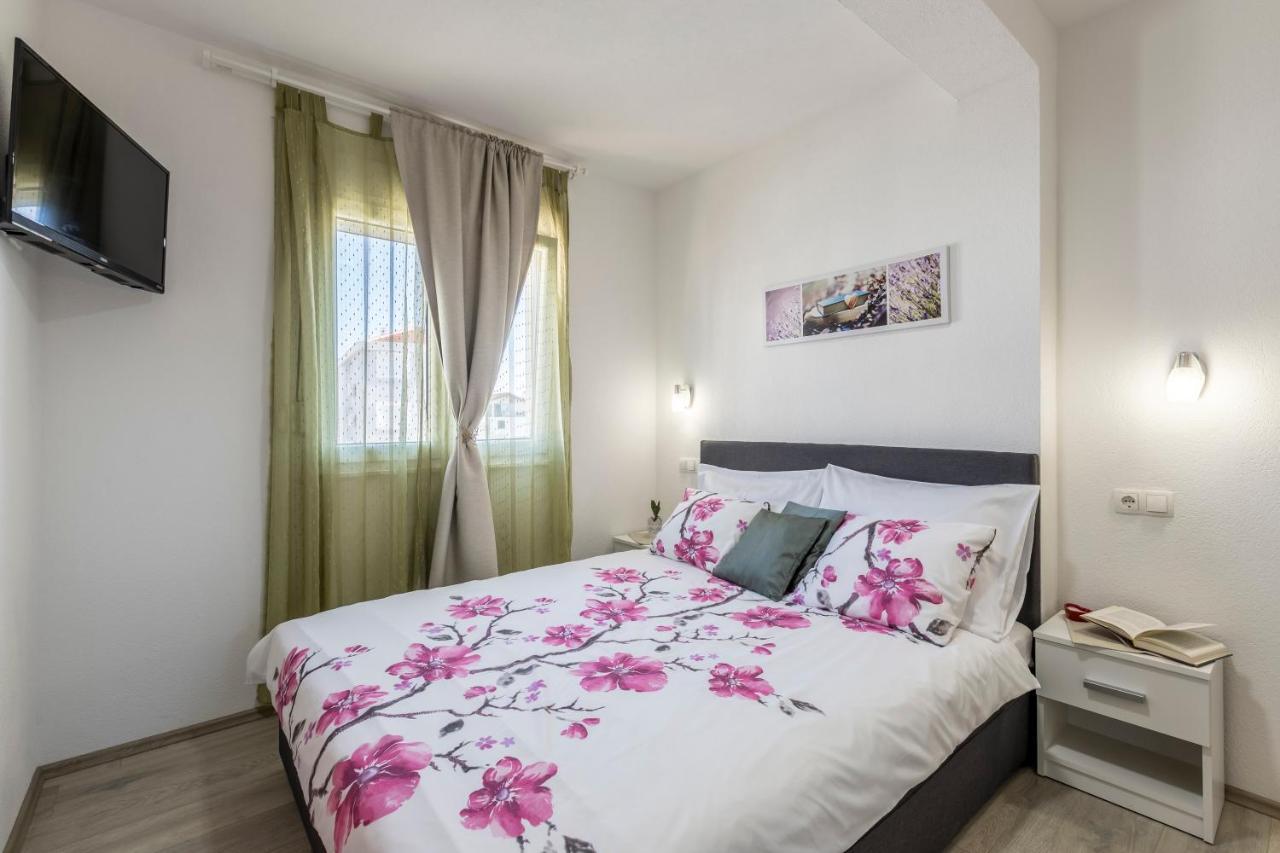 Apart Sa Terasom 250M Od Plaze,Parking,Wi Fi,Rostilj Trogir Eksteriør bilde