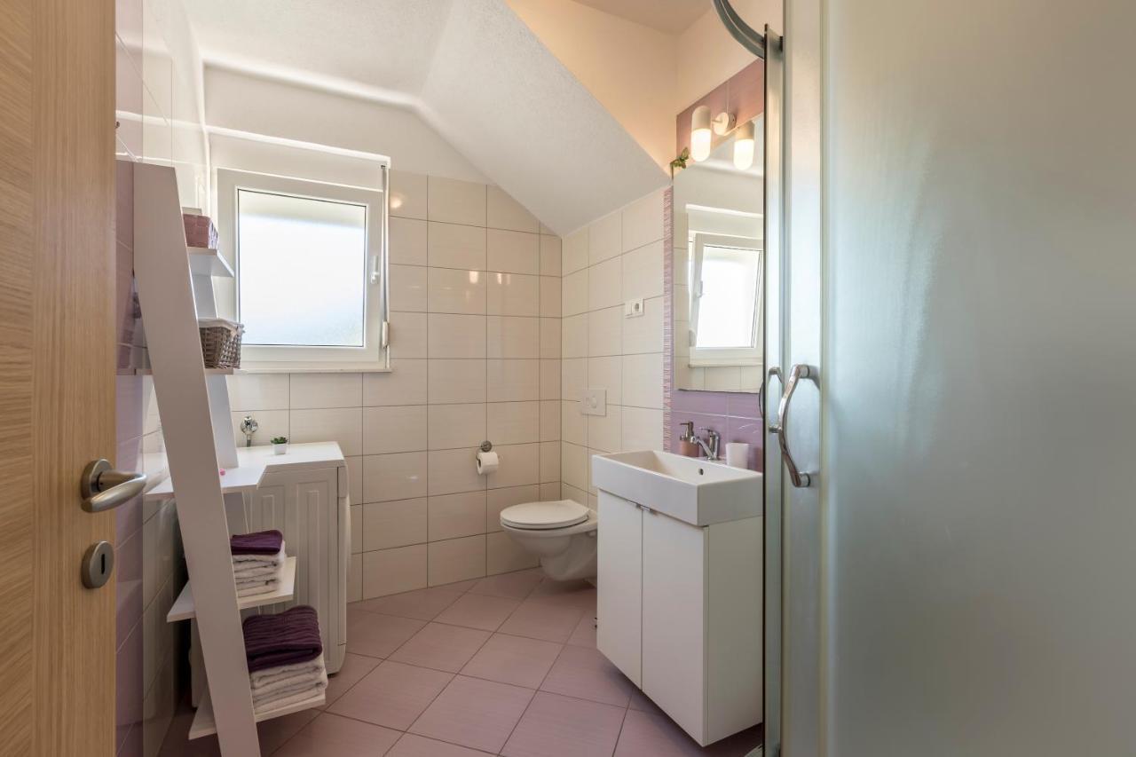 Apart Sa Terasom 250M Od Plaze,Parking,Wi Fi,Rostilj Trogir Eksteriør bilde