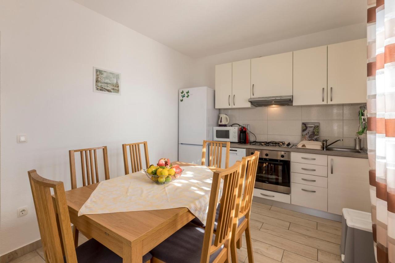 Apart Sa Terasom 250M Od Plaze,Parking,Wi Fi,Rostilj Trogir Eksteriør bilde