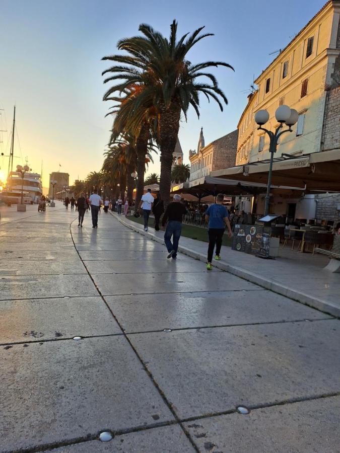 Apart Sa Terasom 250M Od Plaze,Parking,Wi Fi,Rostilj Trogir Eksteriør bilde