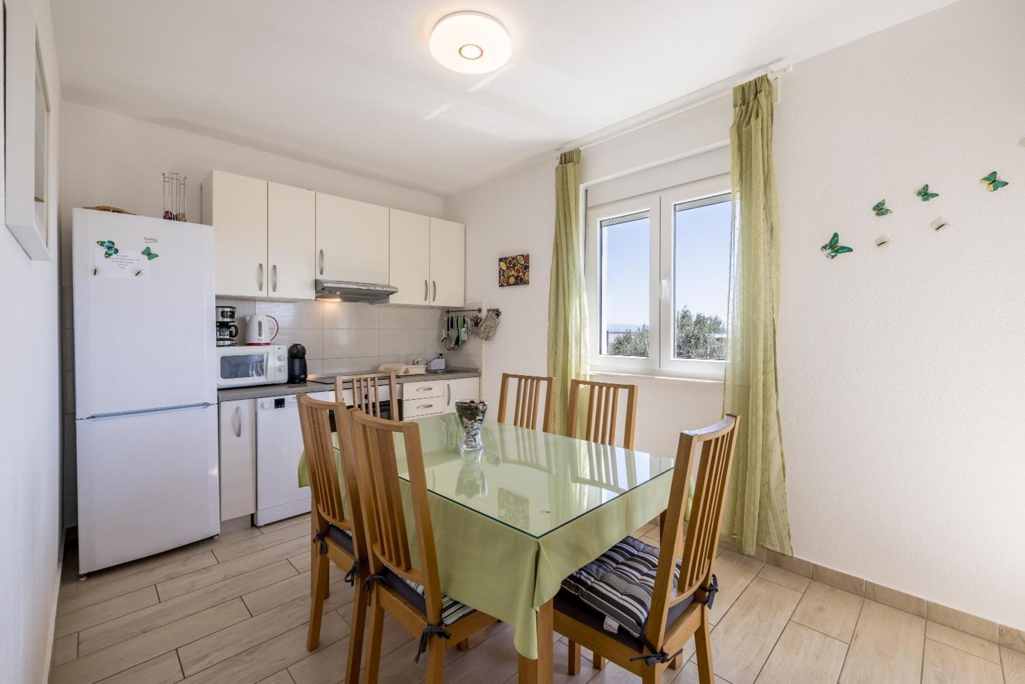 Apart Sa Terasom 250M Od Plaze,Parking,Wi Fi,Rostilj Trogir Eksteriør bilde