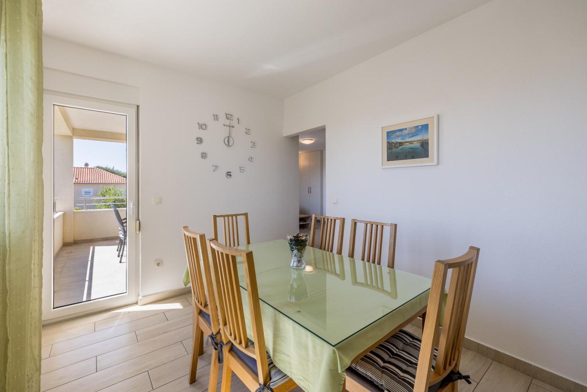 Apart Sa Terasom 250M Od Plaze,Parking,Wi Fi,Rostilj Trogir Eksteriør bilde