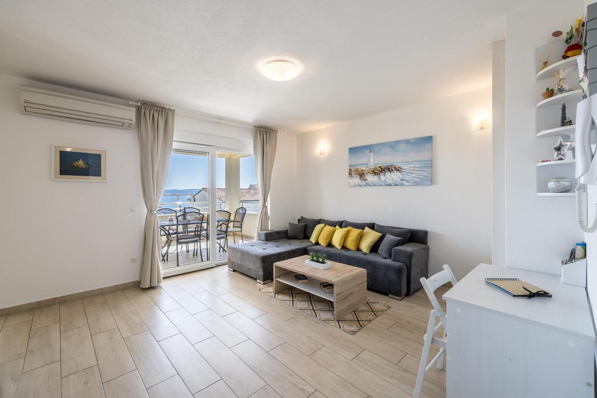 Apart Sa Terasom 250M Od Plaze,Parking,Wi Fi,Rostilj Trogir Eksteriør bilde