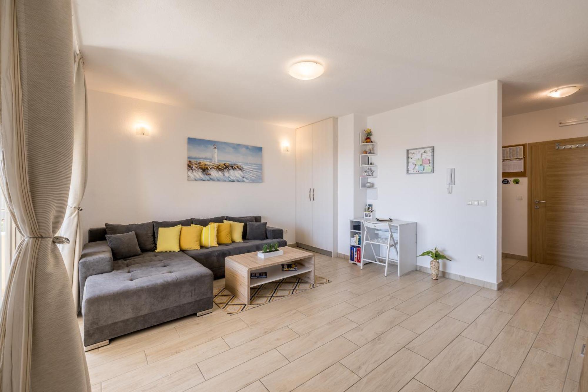Apart Sa Terasom 250M Od Plaze,Parking,Wi Fi,Rostilj Trogir Eksteriør bilde