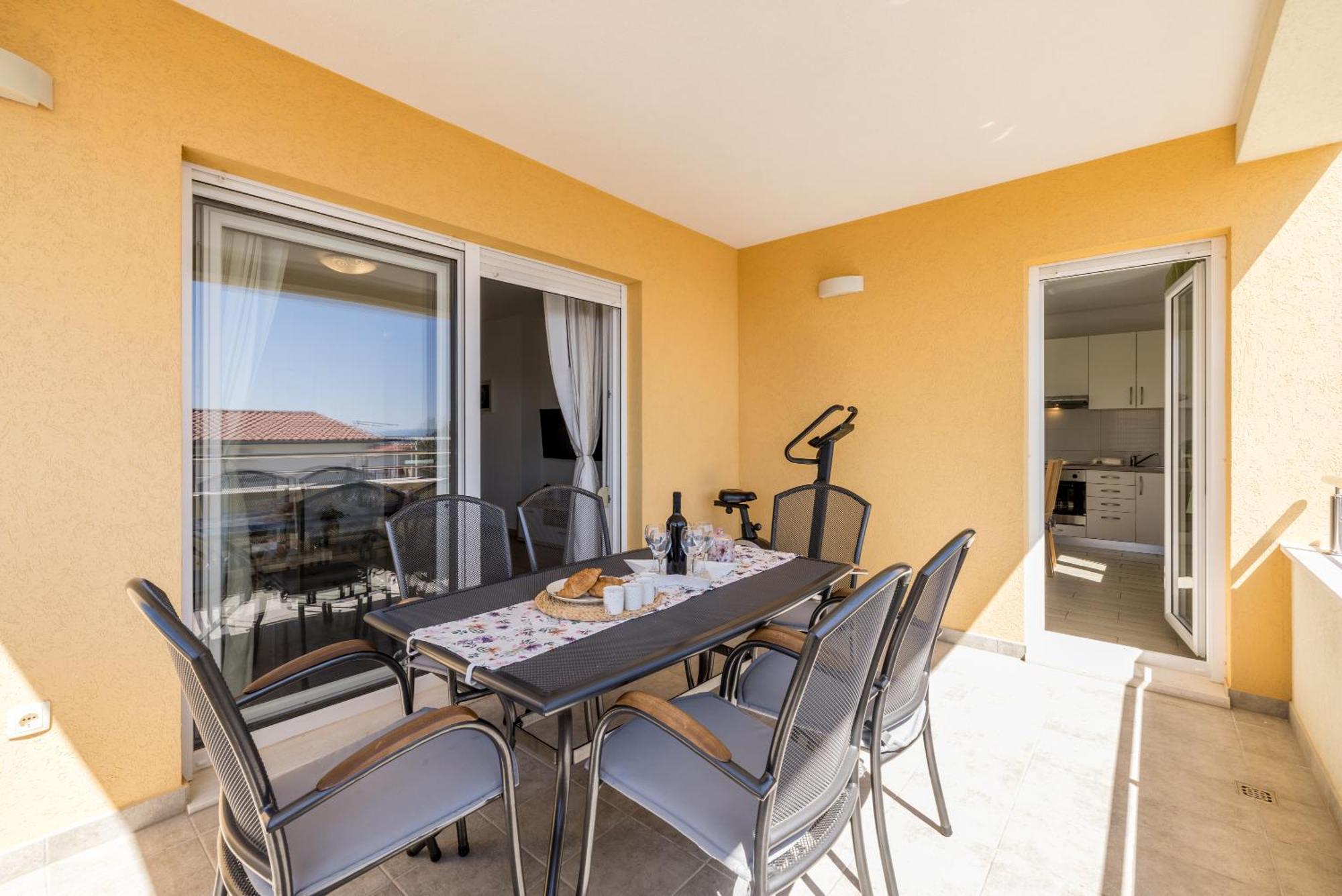 Apart Sa Terasom 250M Od Plaze,Parking,Wi Fi,Rostilj Trogir Eksteriør bilde