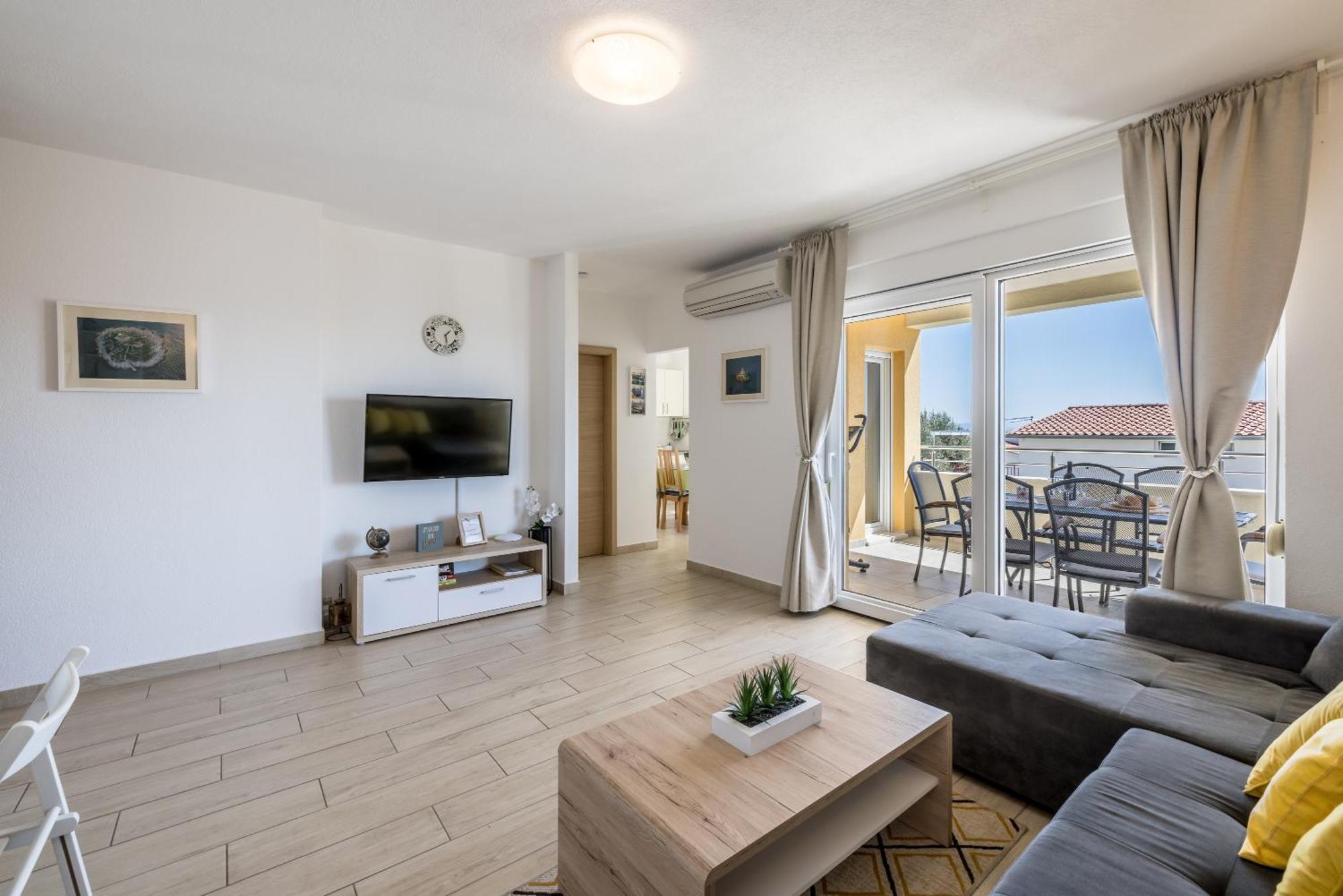 Apart Sa Terasom 250M Od Plaze,Parking,Wi Fi,Rostilj Trogir Eksteriør bilde