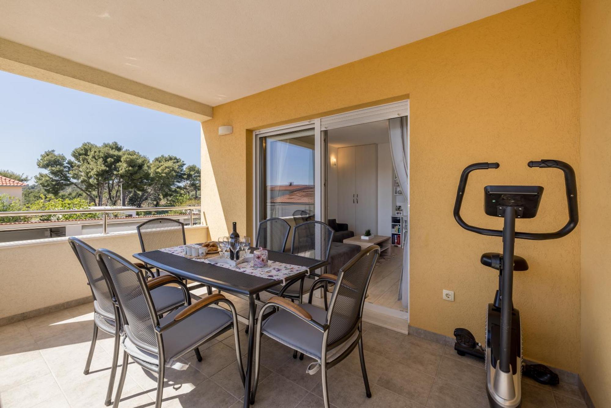 Apart Sa Terasom 250M Od Plaze,Parking,Wi Fi,Rostilj Trogir Eksteriør bilde