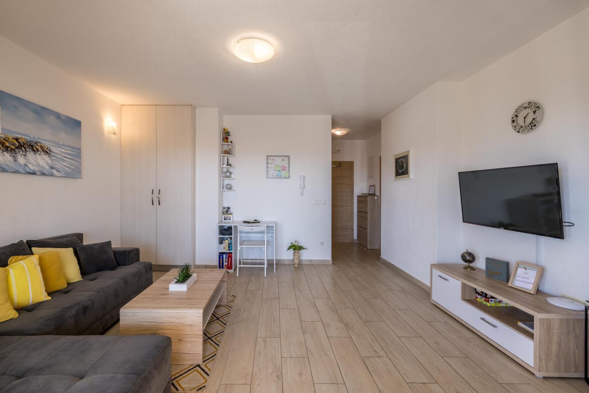 Apart Sa Terasom 250M Od Plaze,Parking,Wi Fi,Rostilj Trogir Eksteriør bilde
