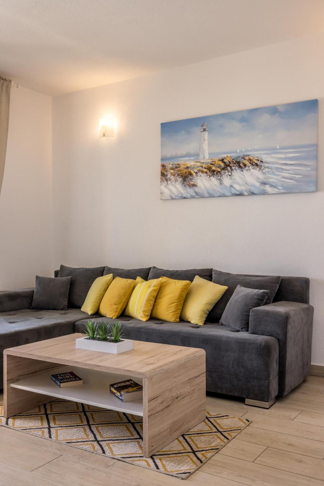 Apart Sa Terasom 250M Od Plaze,Parking,Wi Fi,Rostilj Trogir Eksteriør bilde